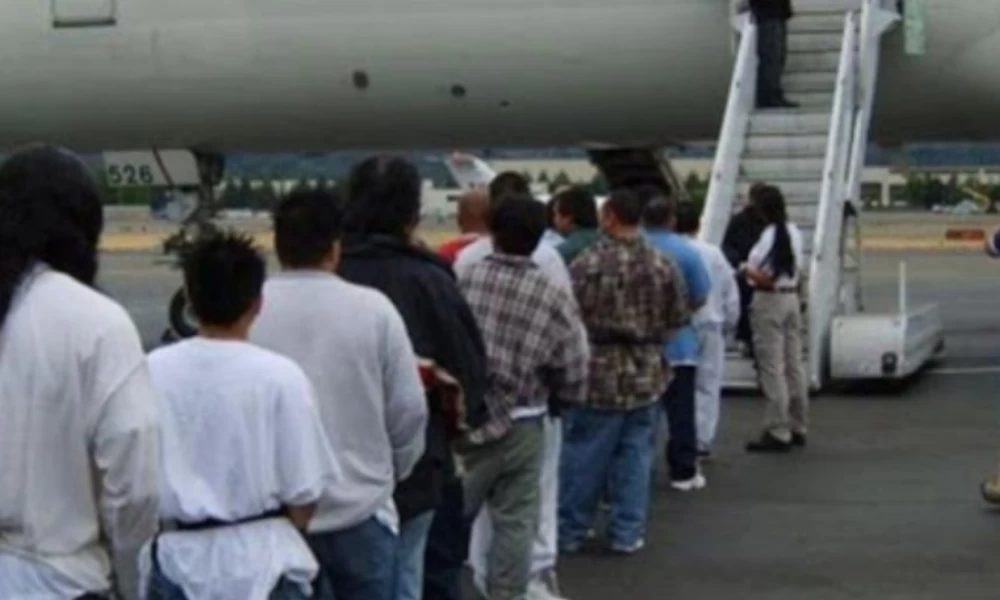 Πτήση ειδικού σκοπού στη Βρετανία: Αποστέλλονται 50 πρόσφυγες, επαναπατρίζονται 150 Έλληνες